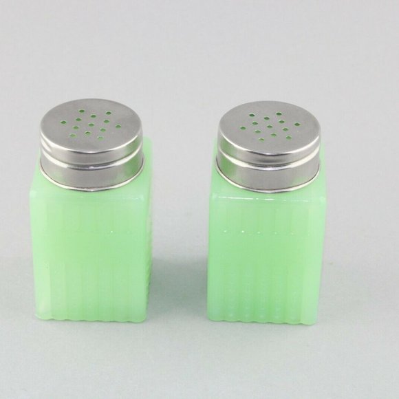 Jadeite Glass Collection Salt & Pepper Shaker Set - Picture 3 of 10